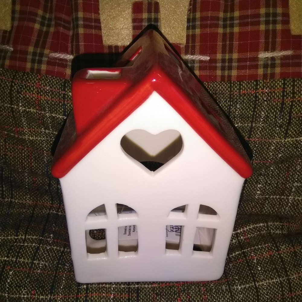 Domček s červenou strechou na čajovú sviečku, výška 9 cm